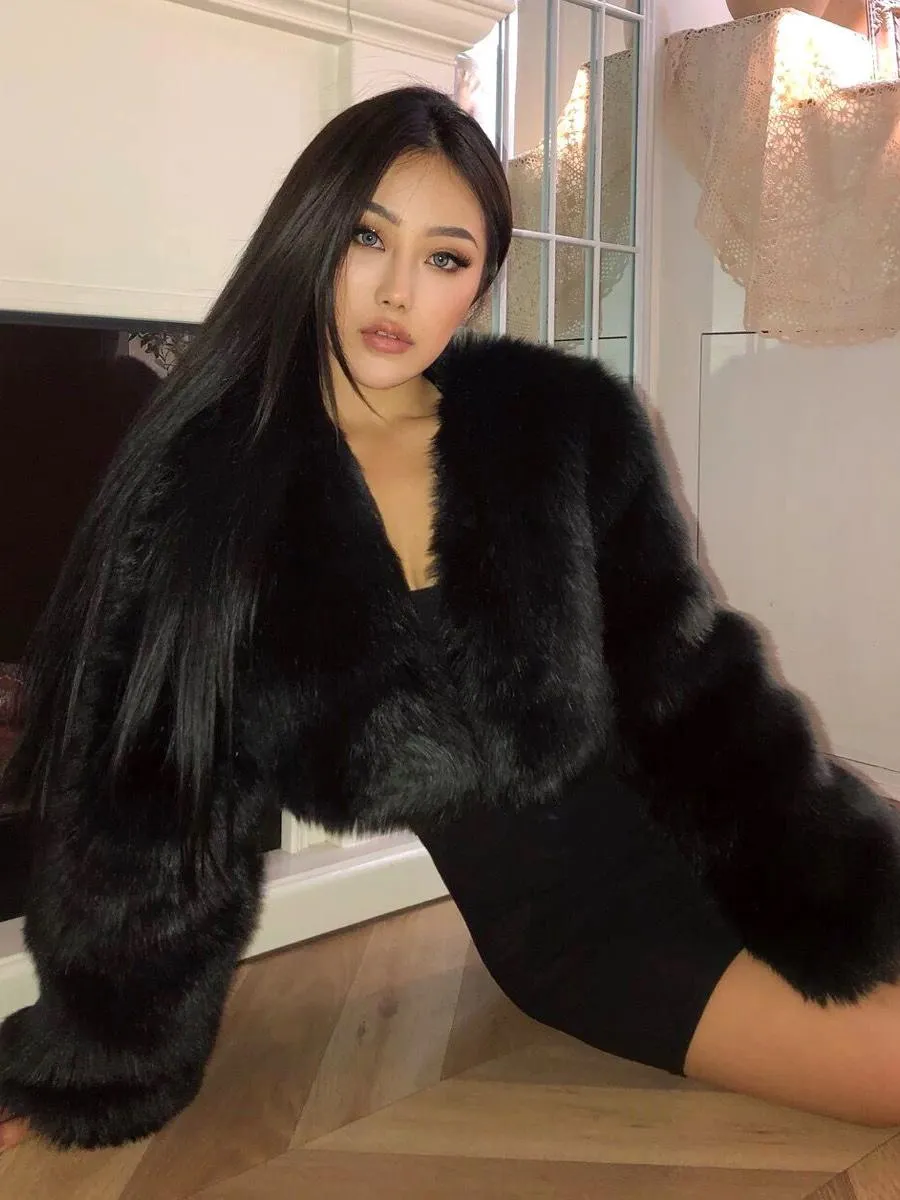 Cropped Chic Women's Winter Fur Coat with Long Sleeves