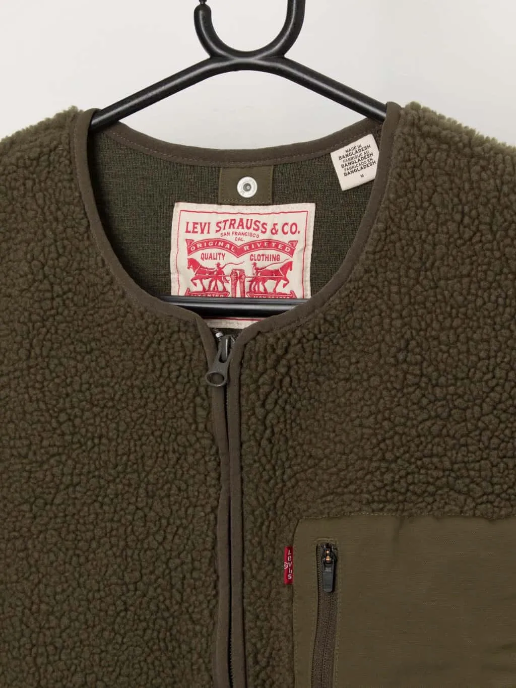 Men's Levis sherpa vest in green Small