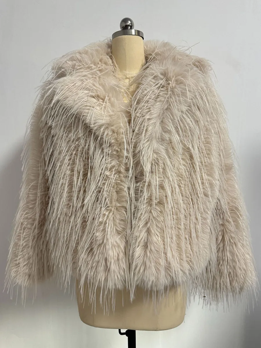 Winter Coat in Light Gray with Chic Turndown Collar and Long Sleeves in Faux Fur